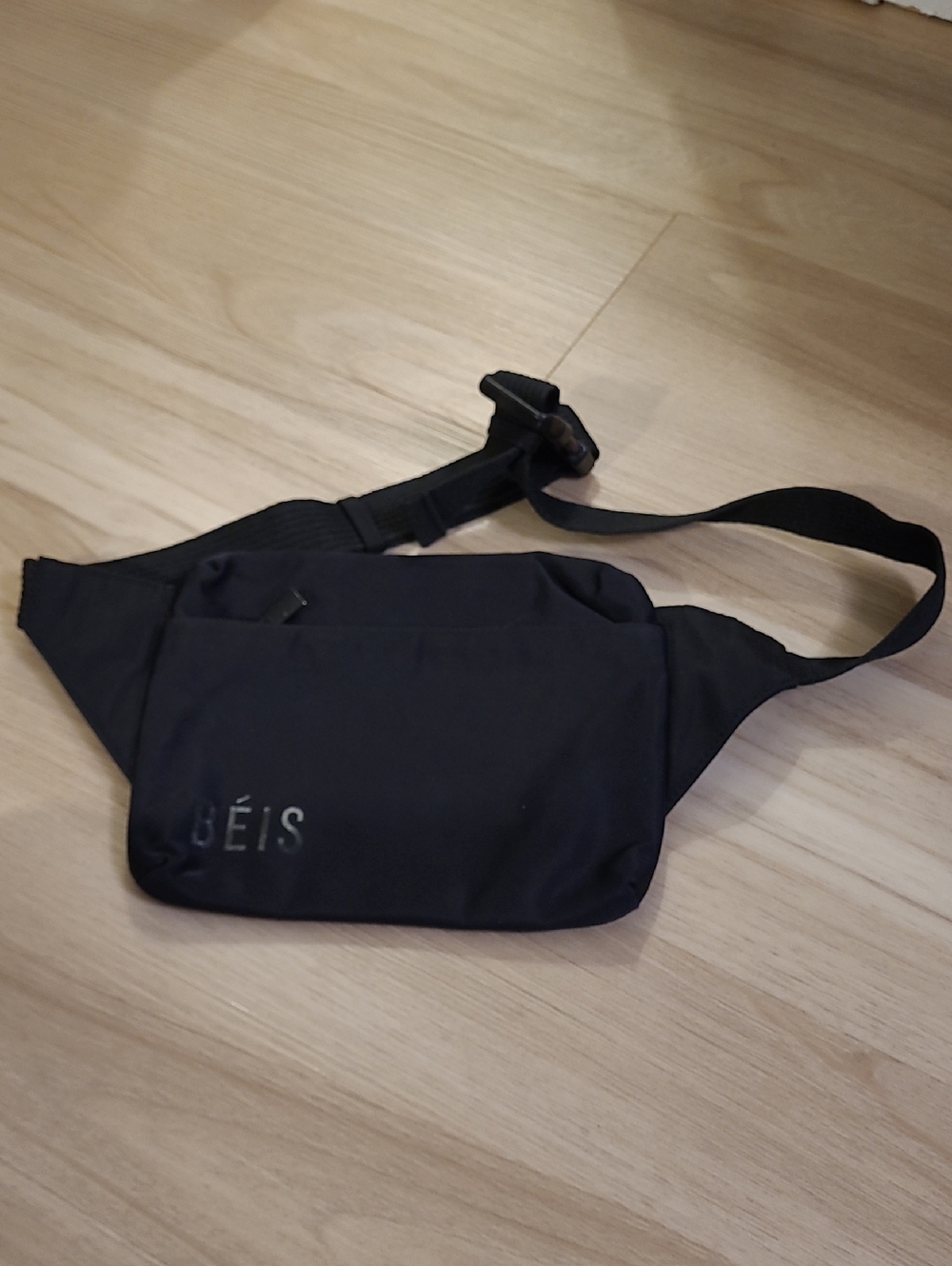 BEIS Black  Belt Sling Pack
